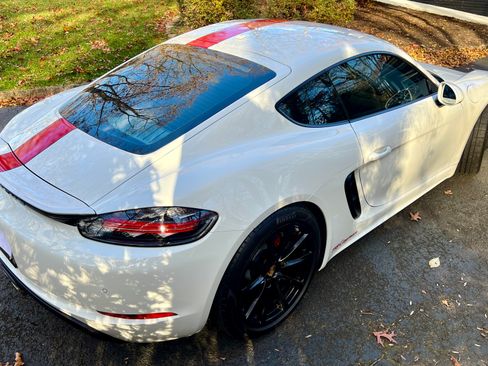 Used 2018 Porsche 718 Cayman image 5