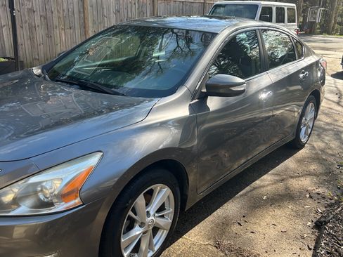 Used 2015 Nissan Altima 2.5 SV w/ Convenience Package image 4