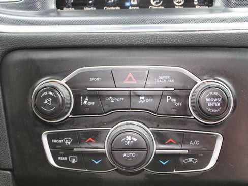 Used 2016 Dodge Charger R/T Scat Pack w/ Technology Group RWD image 13
