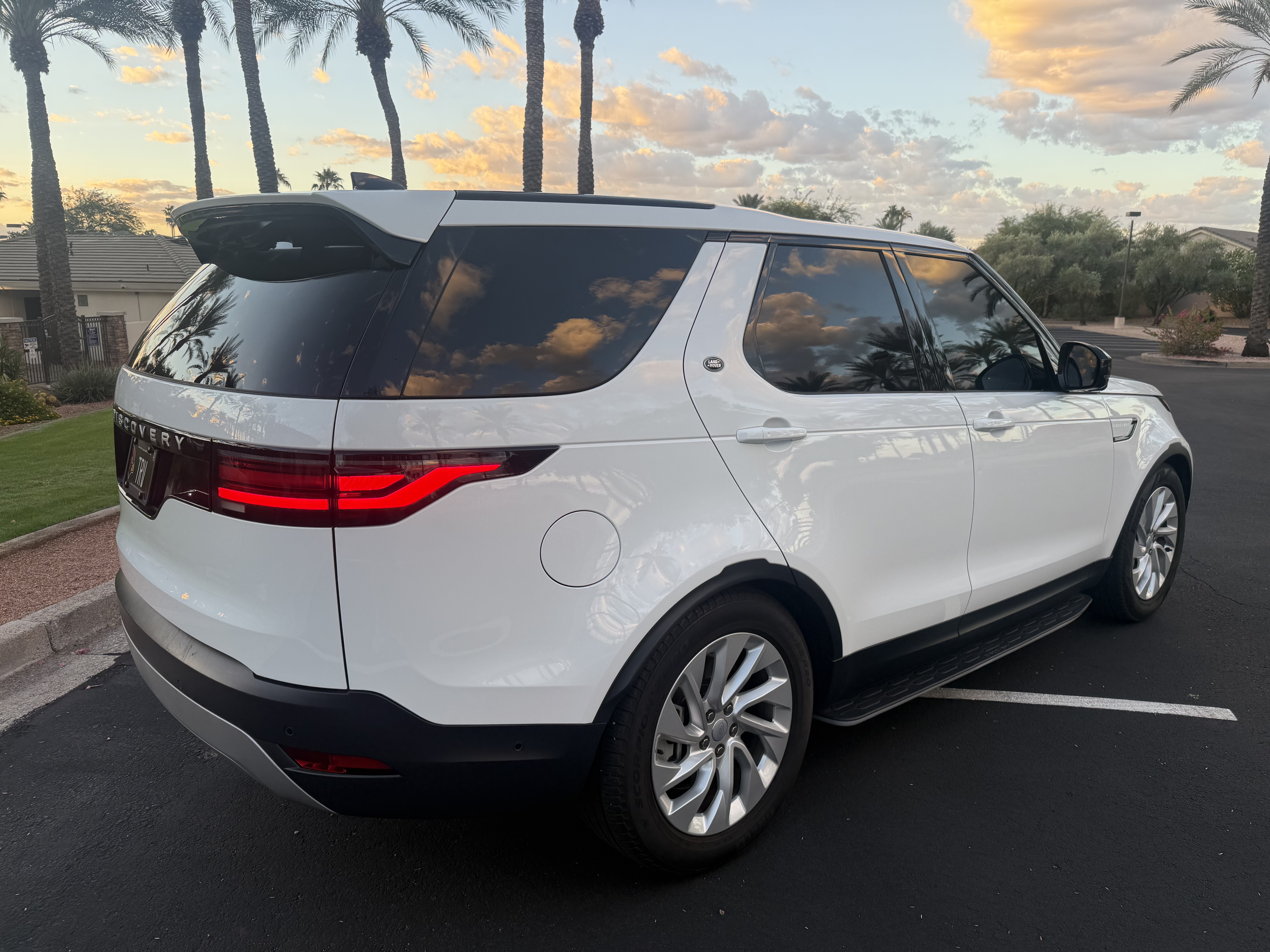 Used 2025 Land Rover Discovery S AWD/4WD image 6