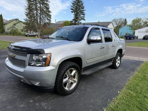 Used 2013 Chevrolet Avalanche LT w/ All-Star Edition AWD/4WD image 2