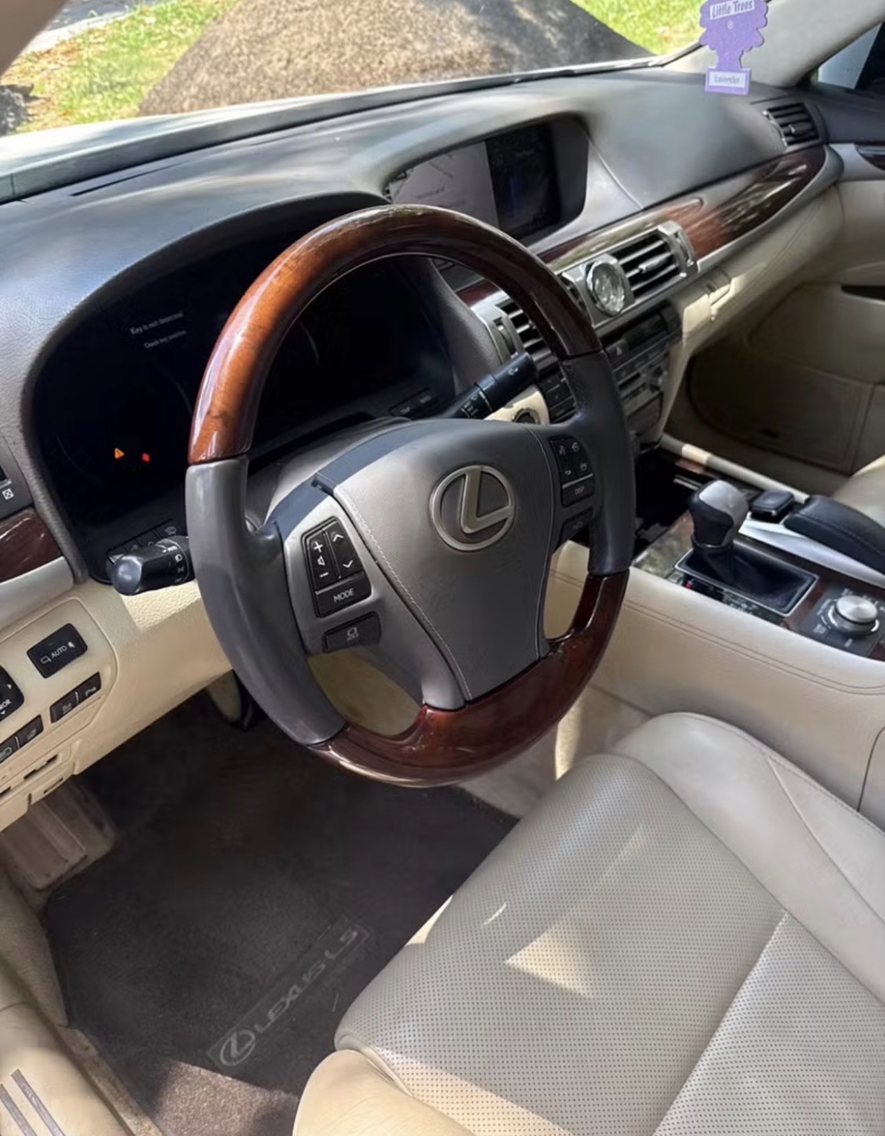 Used 2015 Lexus LS 460 w/ Ultra Luxury Package RWD image 6