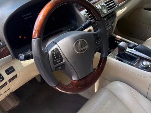 Used 2015 Lexus LS 460 w/ Ultra Luxury Package RWD image 6