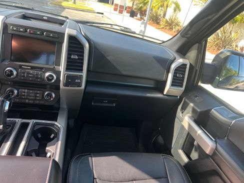 Used 2018 Ford F150 Lariat w/ Equipment Group 502A Luxury AWD/4WD image 20