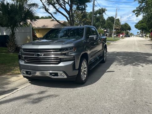 Used 2019 Chevrolet Silverado 1500 High Country w/ Technology Package image 2