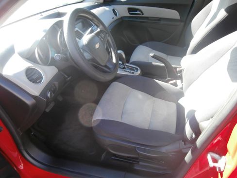 Used 2014 Chevrolet Cruze LS image 11