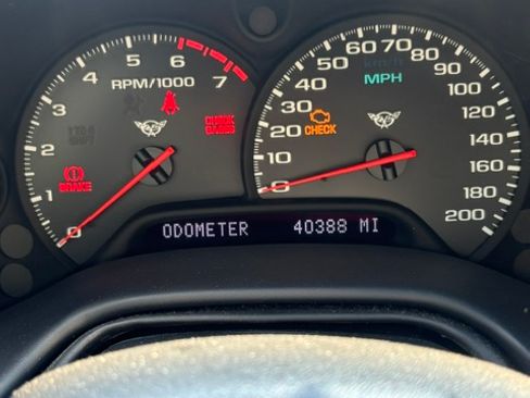 Used 2001 Chevrolet Corvette Coupe w/ Preferred Equipment Group2 RWD image 5