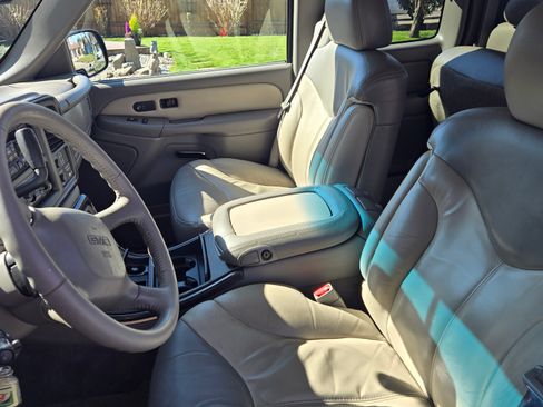 Used 2002 GMC Sierra 1500 Denali image 9