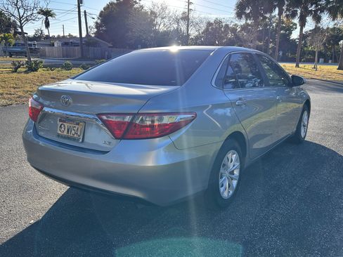 Used 2015 Toyota Camry LE image 5