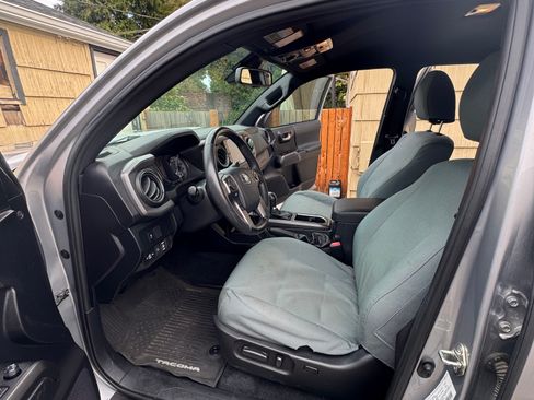 Used 2020 Toyota Tacoma TRD Off-Road image 17