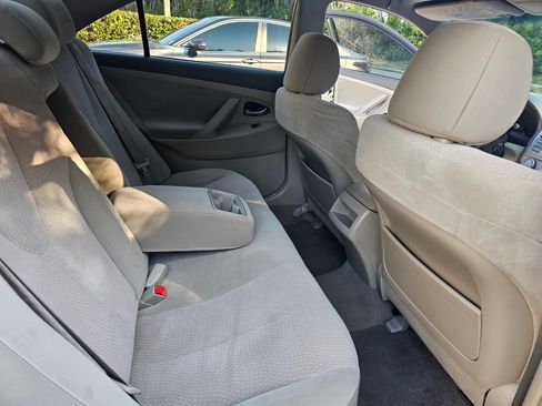 Used 2011 Toyota Camry LE image 13