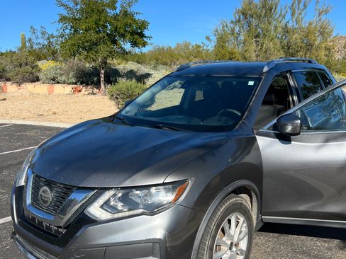 Used 2019 Nissan Rogue SV image 4