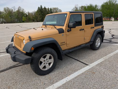 Used 2013 Jeep Wrangler Unlimited Sport AWD/4WD image 4