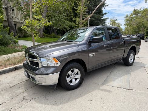 Used 2021 RAM 1500 Classic SLT RWD image 5