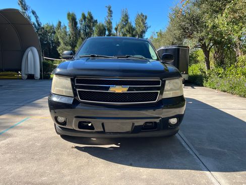 Used 2009 Chevrolet Suburban 2500 LT AWD/4WD image 2