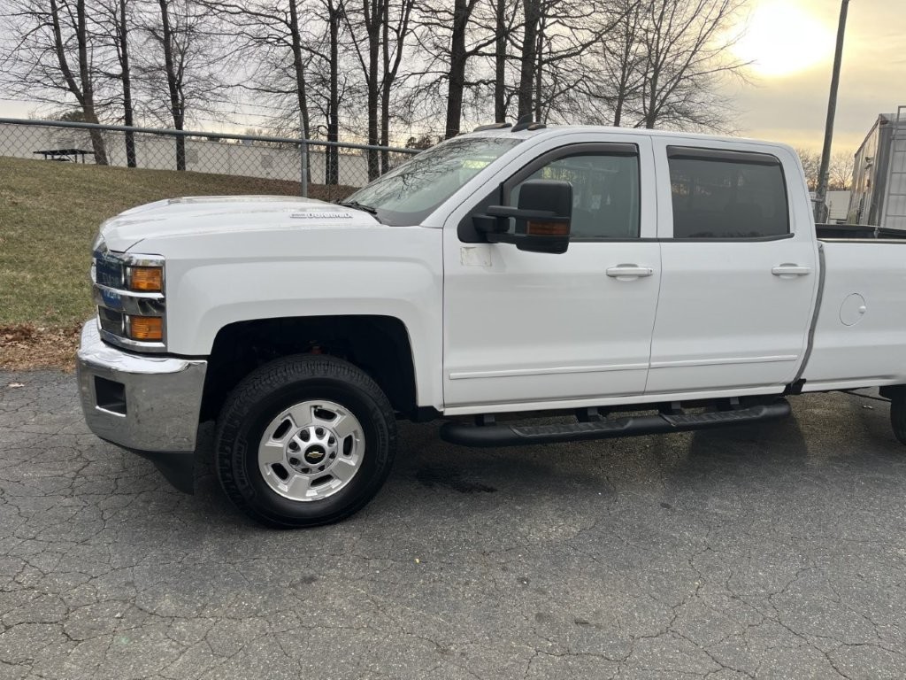 Used 2019 Chevrolet Silverado 2500 LT w/ LT Convenience Package AWD/4WD image 2