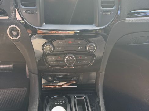 Used 2019 Chrysler 300 S image 9