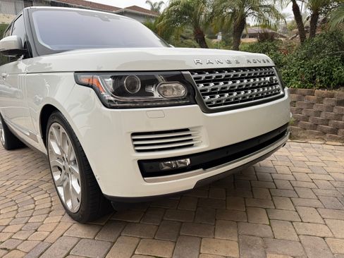 Used 2017 Land Rover Range Rover HSE image 13