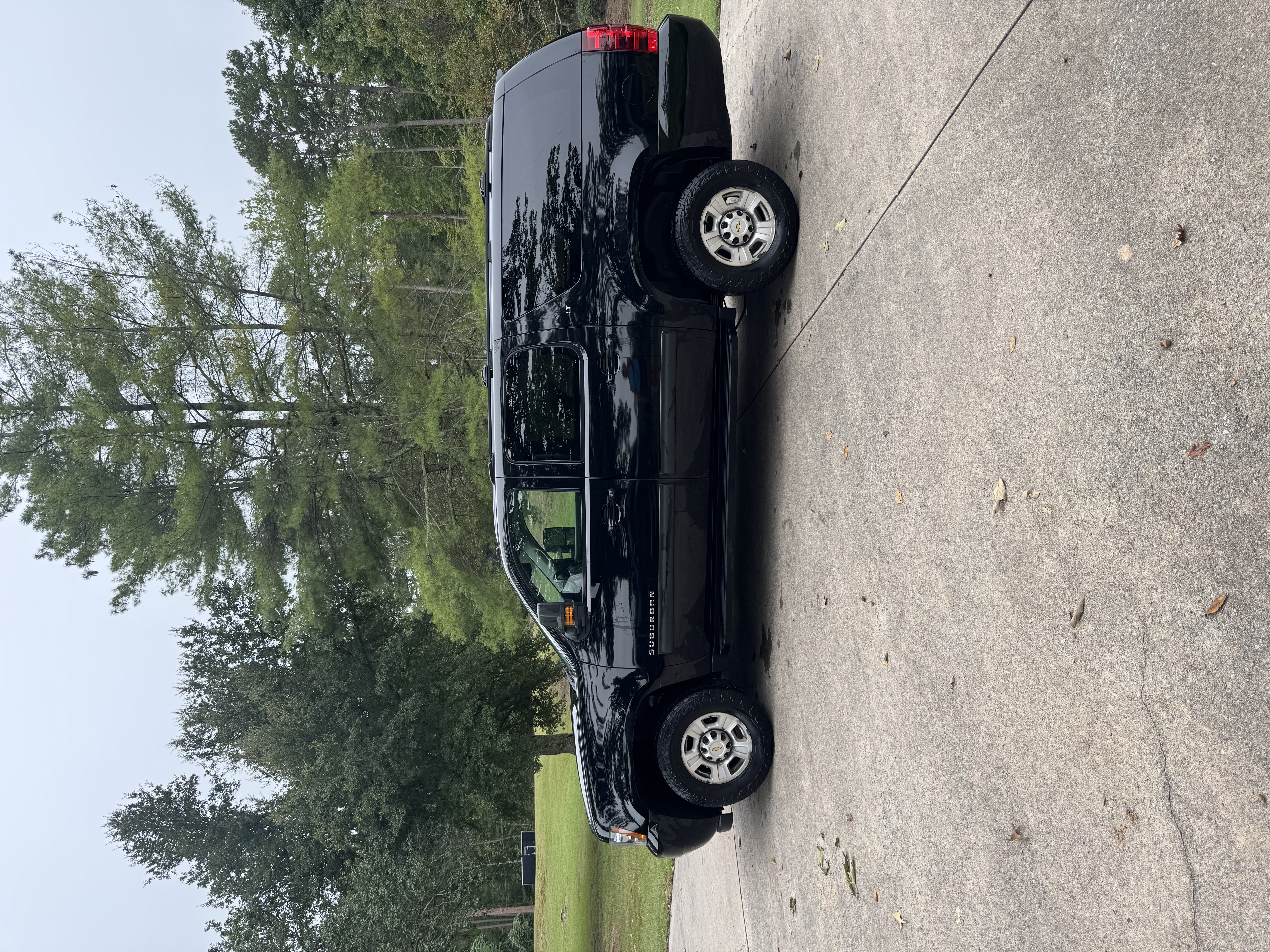 Used 2011 Chevrolet Suburban 2500 LT w/ Luxury Package AWD/4WD image 8