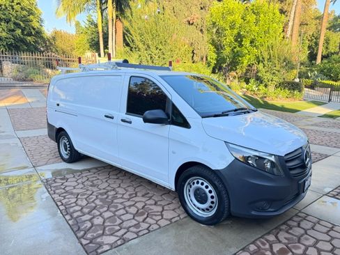 Used 2022 Mercedes-Benz Metris image 4