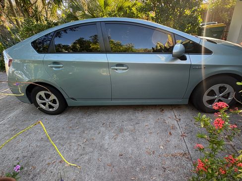 Used 2014 Toyota Prius Five image 9