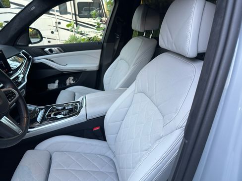 Used 2025 BMW X7 xDrive40i w/ M Sport Package image 10