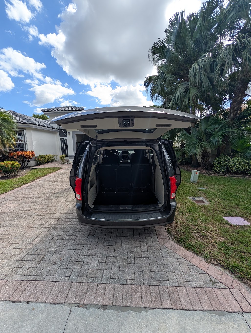 Used 2019 Dodge Grand Caravan SXT FWD image 17