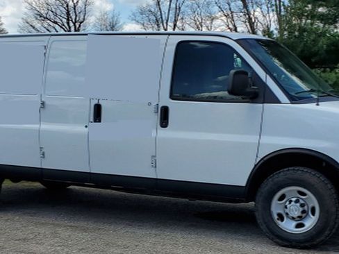 Used 2016 Chevrolet Express 2500 Extended image 4