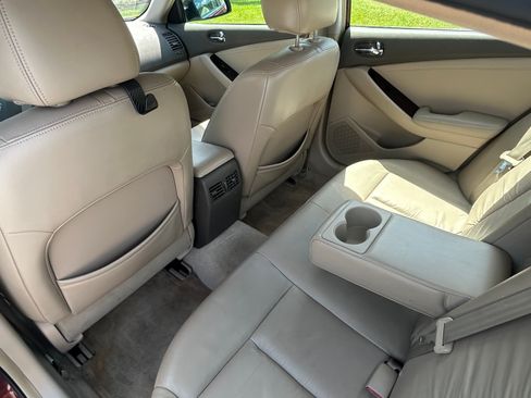 Used 2010 Nissan Altima 3.5 SR w/ Premium Pkg FWD image 10