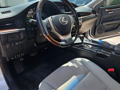 Used 2014 Lexus ES 350 w/ Premium Package FWD image 12