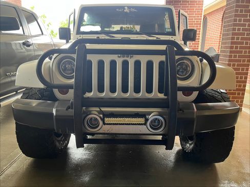 Used 2013 Jeep Wrangler Unlimited Sahara w/ Connectivity Group AWD/4WD image 8