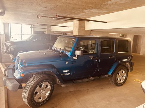 Used 2010 Jeep Wrangler Unlimited Sahara w/ Dual Top Group AWD/4WD image 10