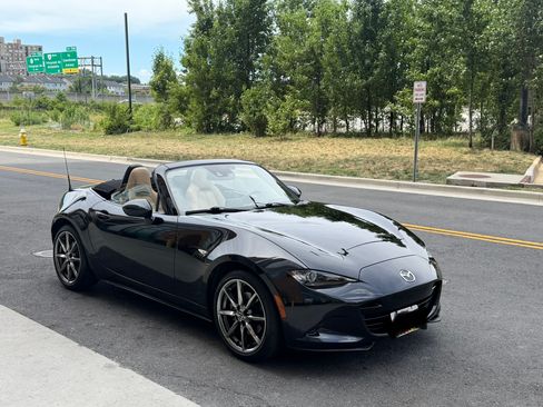 Used 2016 MAZDA MX-5 Miata Grand Touring RWD image 1