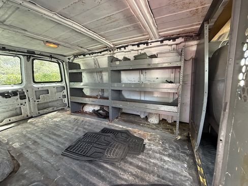 Used 2007 Chevrolet Express 3500 image 9