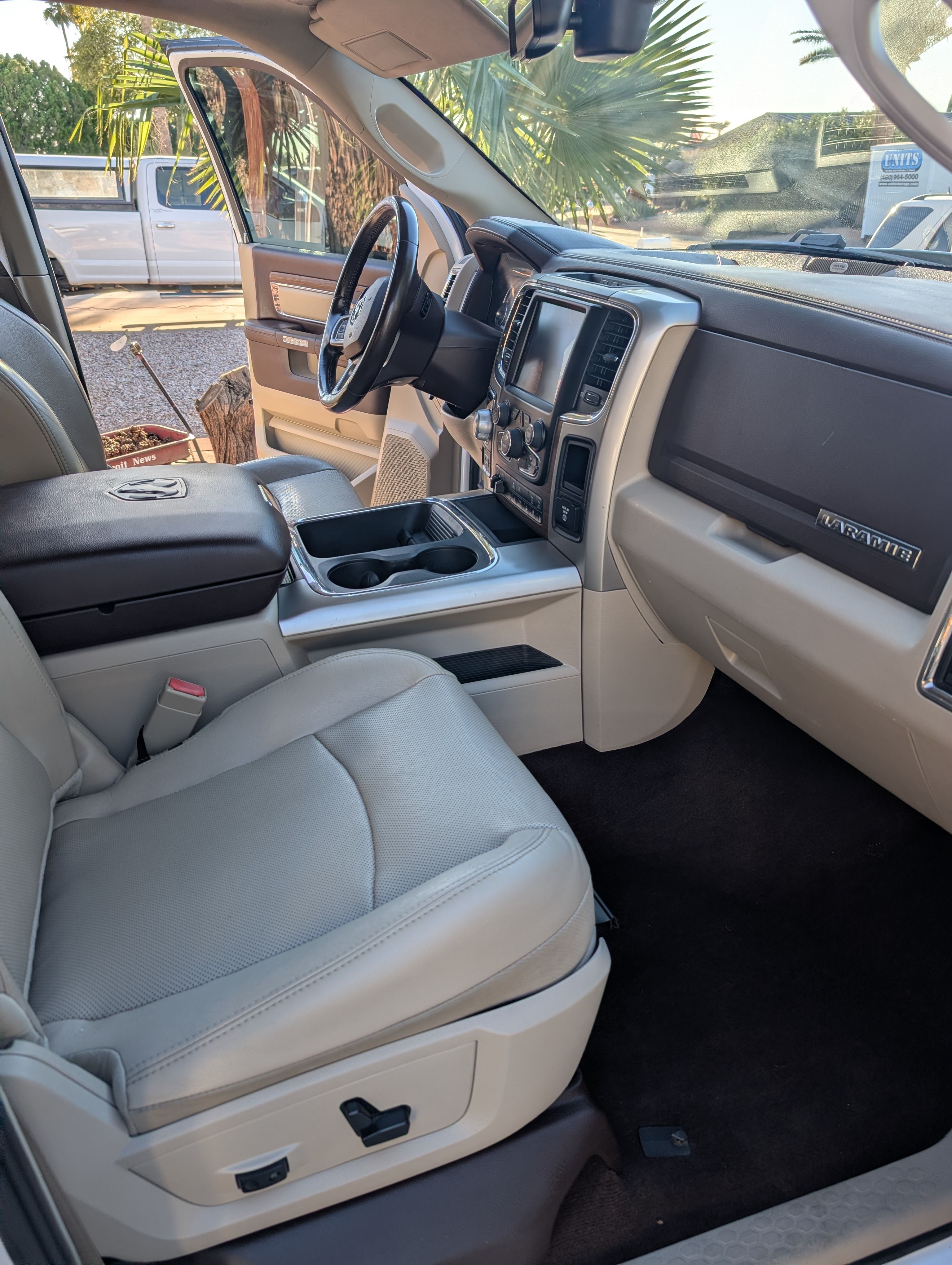 Used 2016 RAM 1500 Laramie w/ Convenience Group AWD/4WD image 8
