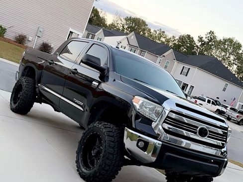 Used 2016 Toyota Tundra SR5 w/ SR5 Upgrade Package image 1