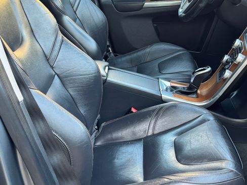 Used 2017 Volvo XC60 T5 Inscription image 2