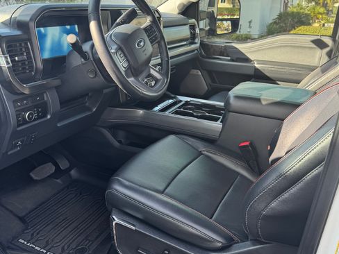 Used 2024 Ford F250 Lariat w/ Sport Appearance Package image 10