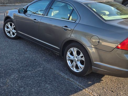 Used 2012 Ford Fusion SE image 2