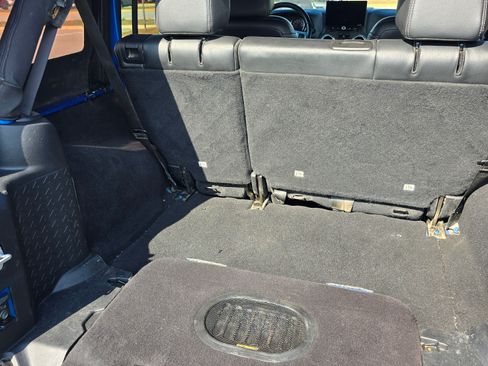 Used 2016 Jeep Wrangler Unlimited Rubicon image 18