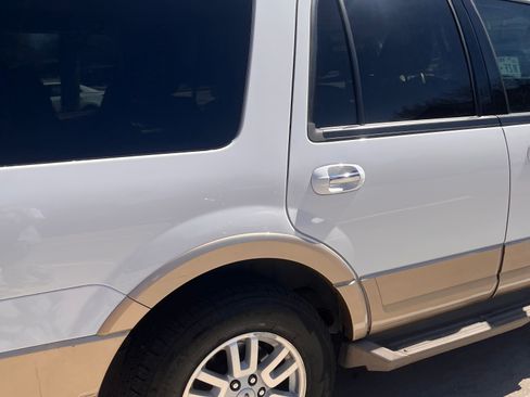 Used 2012 Ford Expedition XLT image 9