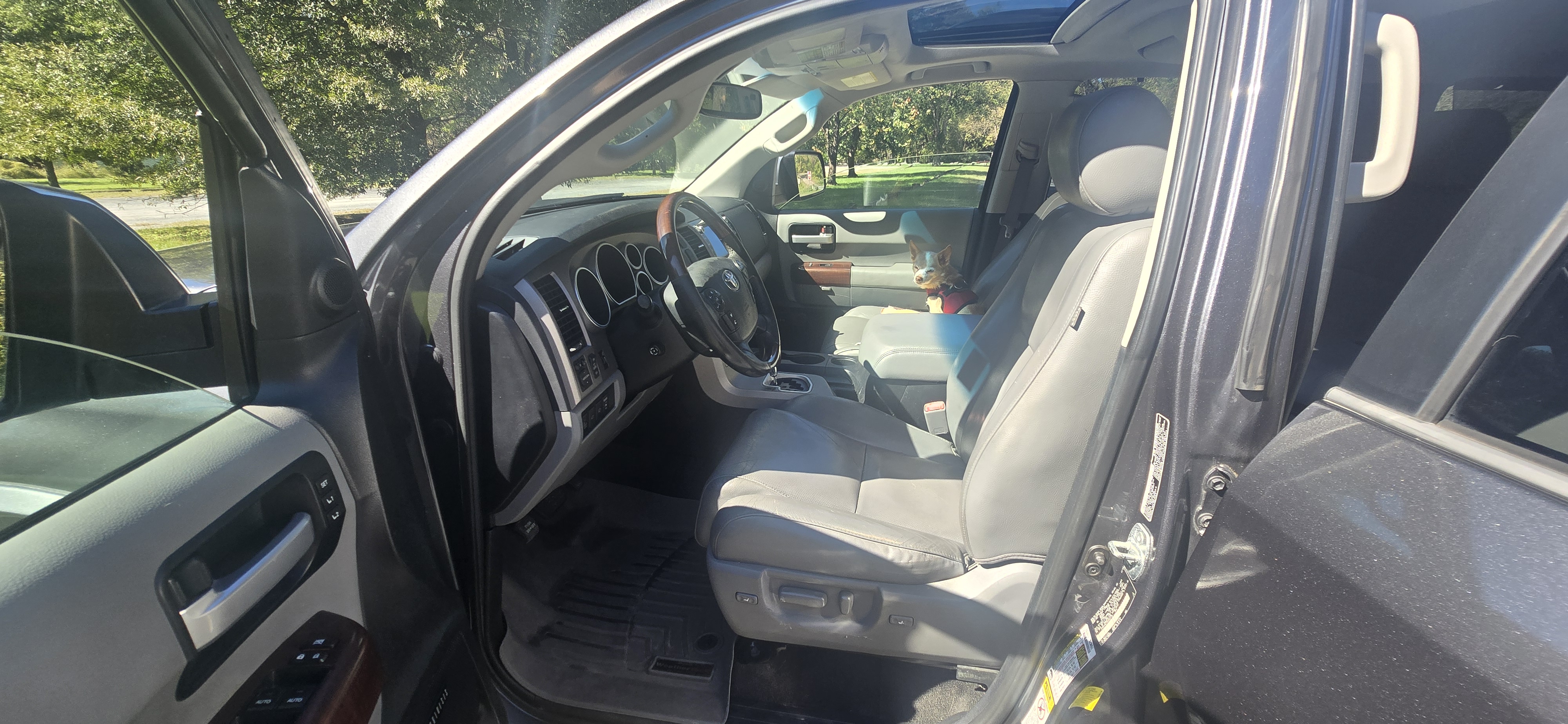 Used 2013 Toyota Sequoia Platinum RWD image 25