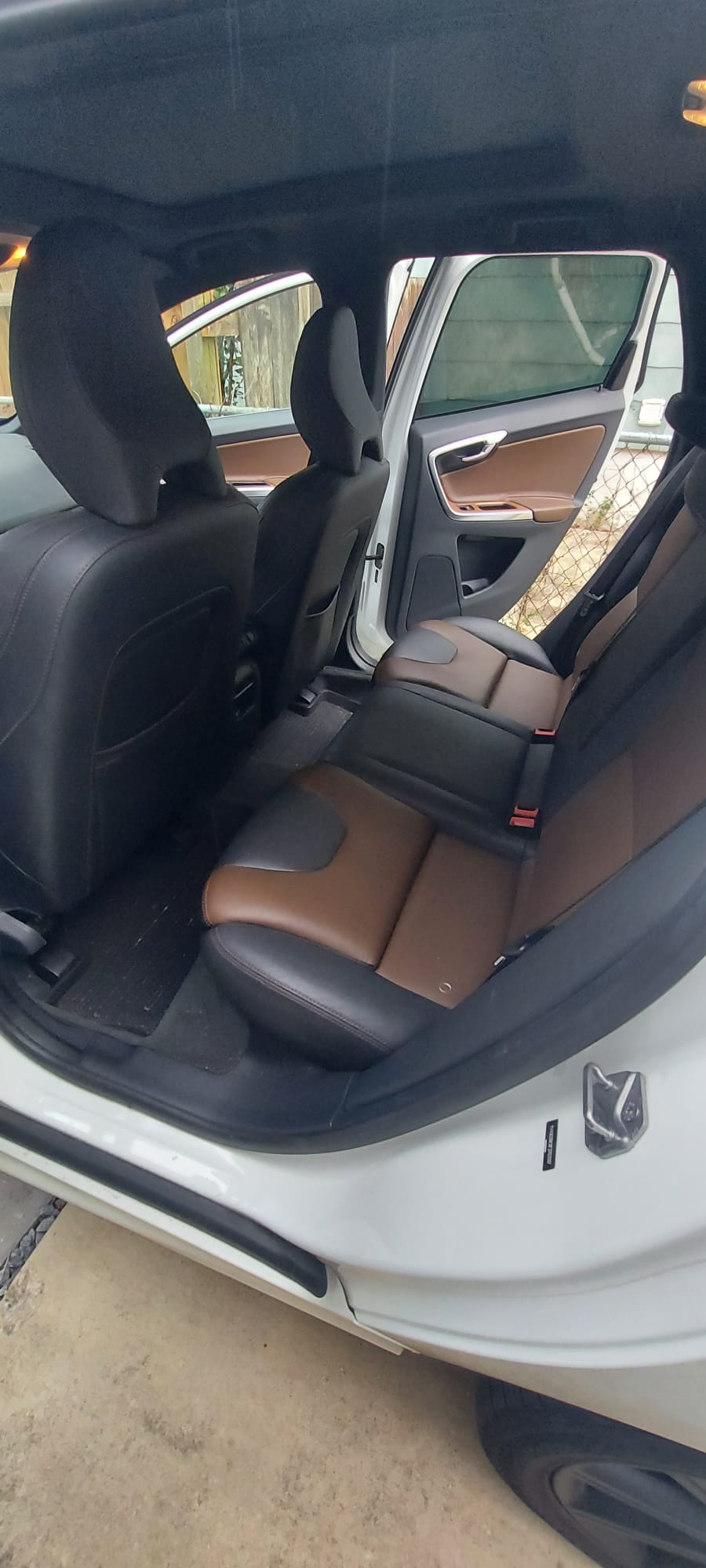 Used 2015 Volvo XC60 T6 w/ Proximity Package AWD/4WD image 11