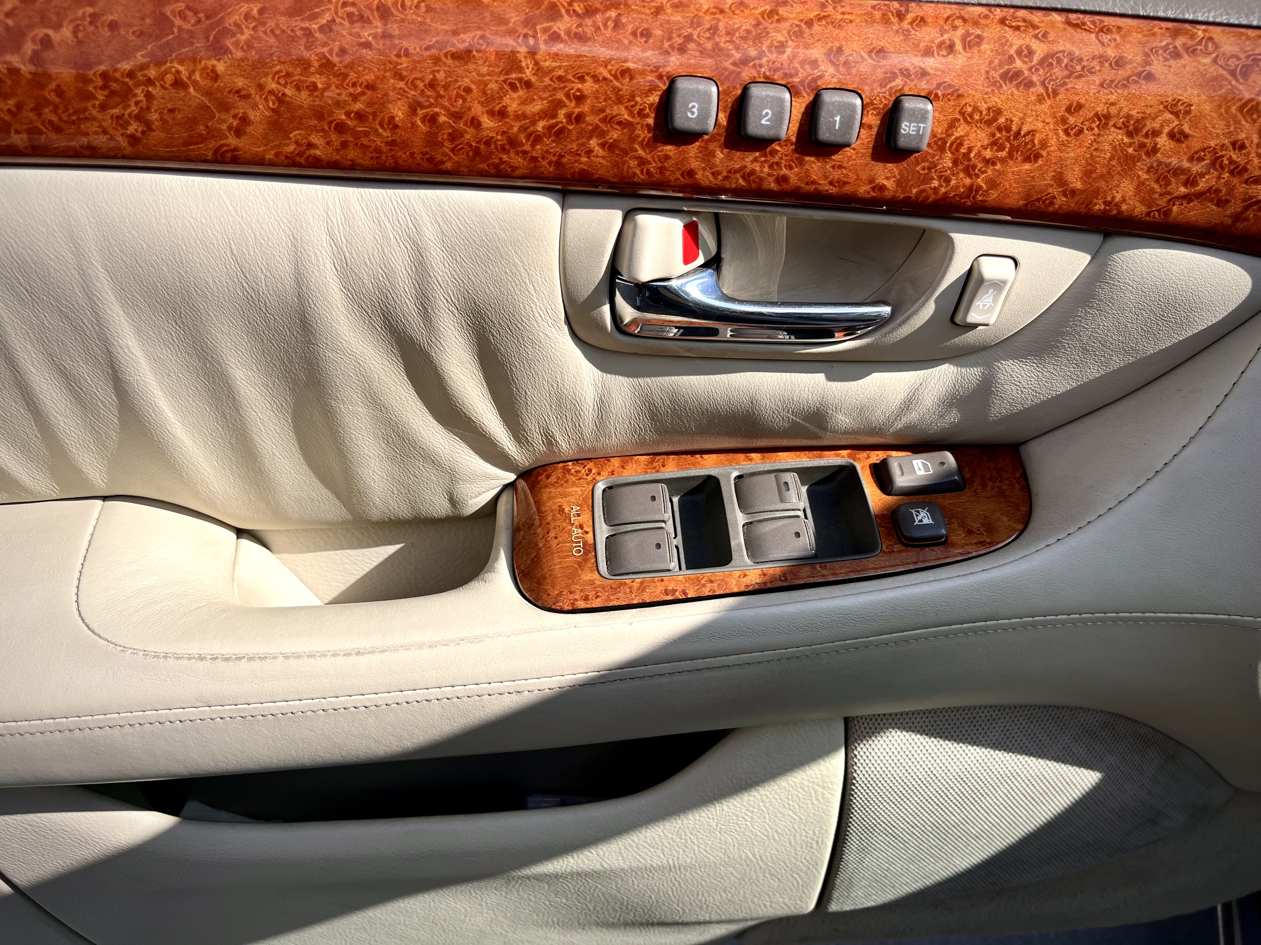 Used 2004 Lexus LS 430 RWD image 25
