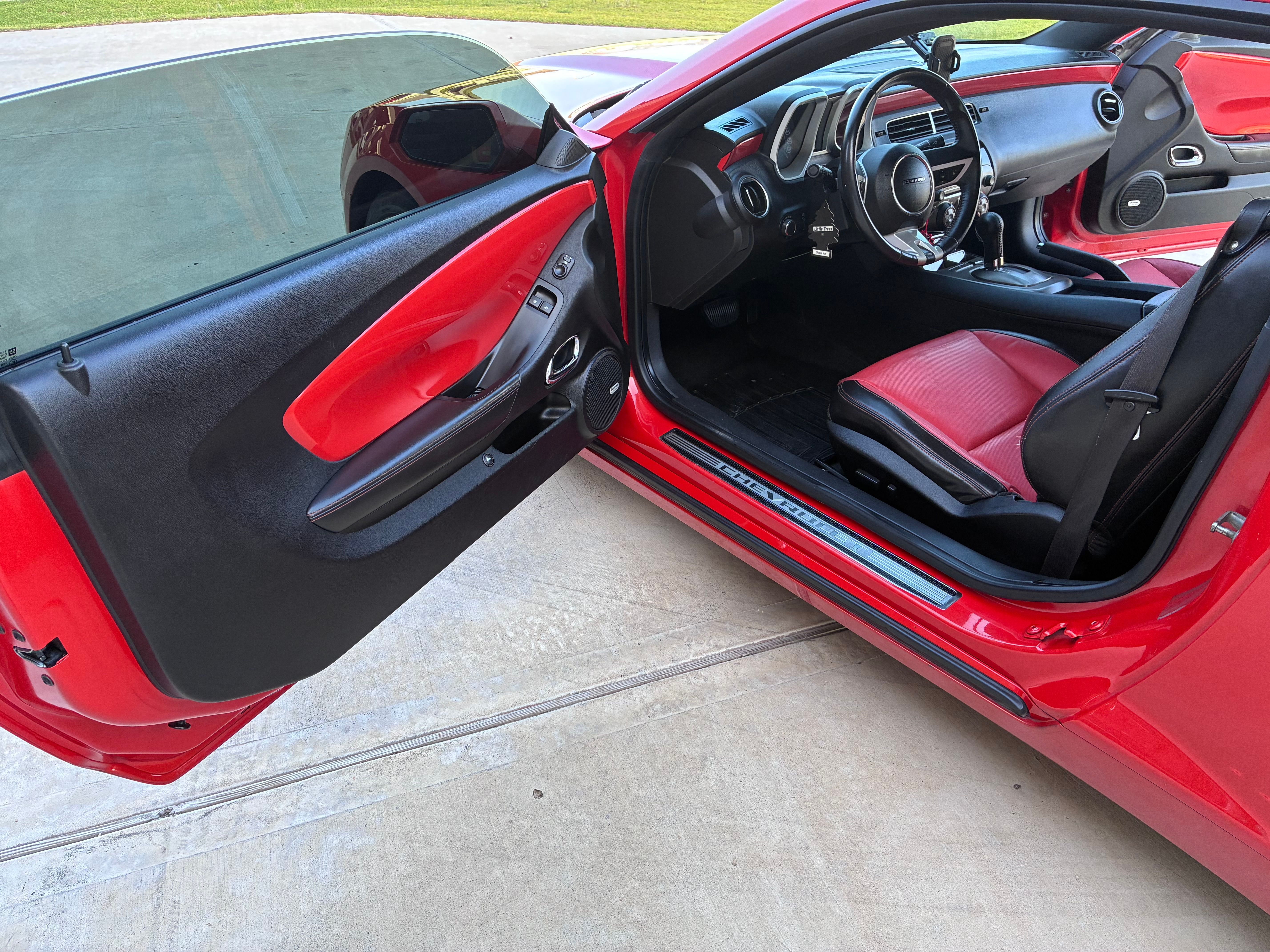 Used 2010 Chevrolet Camaro SS w/ Interior Accent Trim Package RWD image 17
