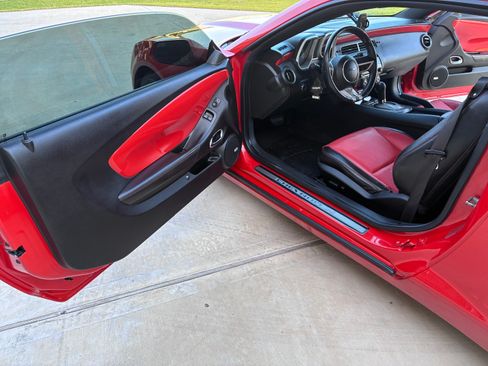 Used 2010 Chevrolet Camaro SS w/ Interior Accent Trim Package RWD image 17