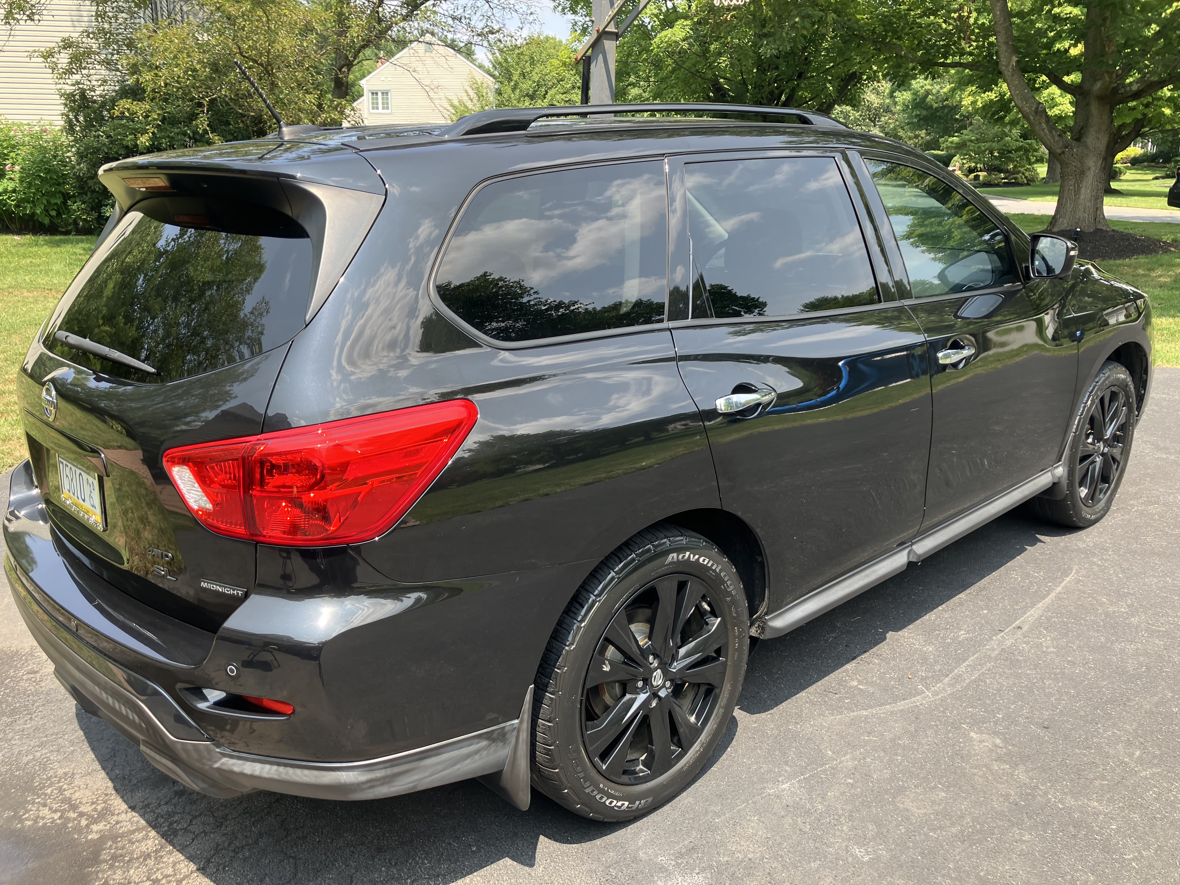 Used 2018 Nissan Pathfinder SL w/ Midnight Edition Package AWD/4WD image 4