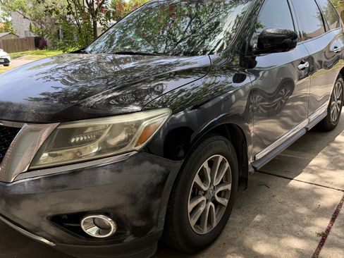 Used 2016 Nissan Pathfinder SL w/ SL Premium Package FWD image 1