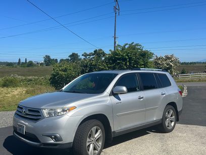 Used 2011 Toyota Highlander Limited w/ Preferred Accessory Pkg