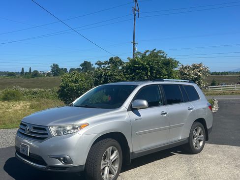 Used 2011 Toyota Highlander Limited w/ Preferred Accessory Pkg AWD/4WD image 1